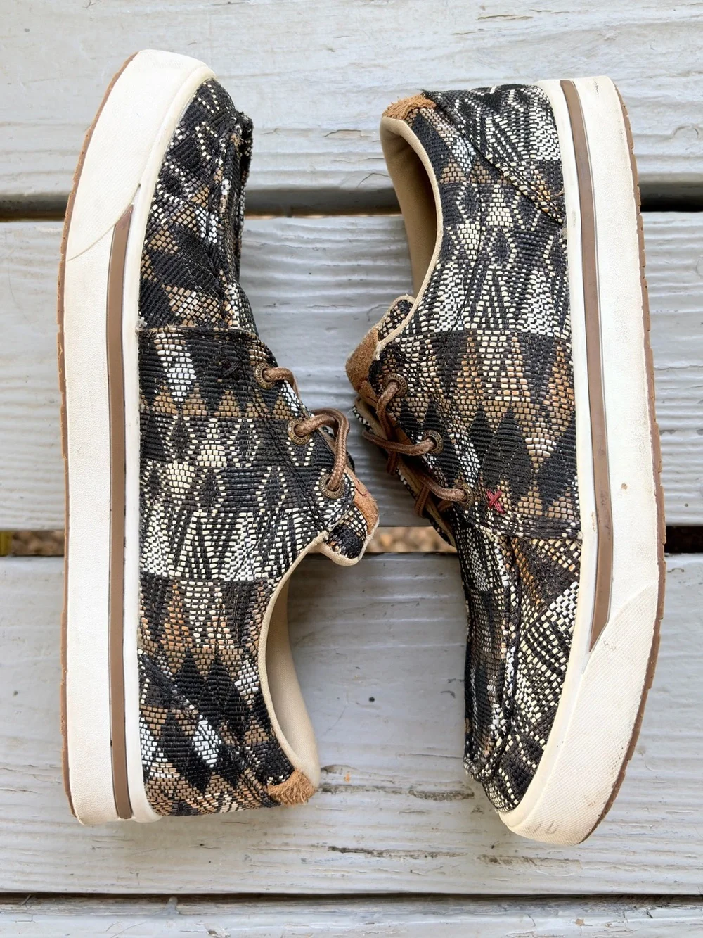 TWISTED X Black Tan Lace Up Kicks Loafer Handcrafted Comfort Rubber Sole Size 8